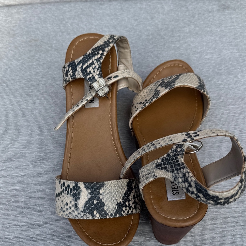 Steve Madden Black and Cream Snake Print Sandals